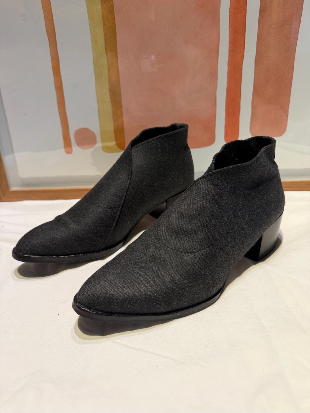 Donald Pliner Black Wool Blend Pointed Toe Ankle Booties 8